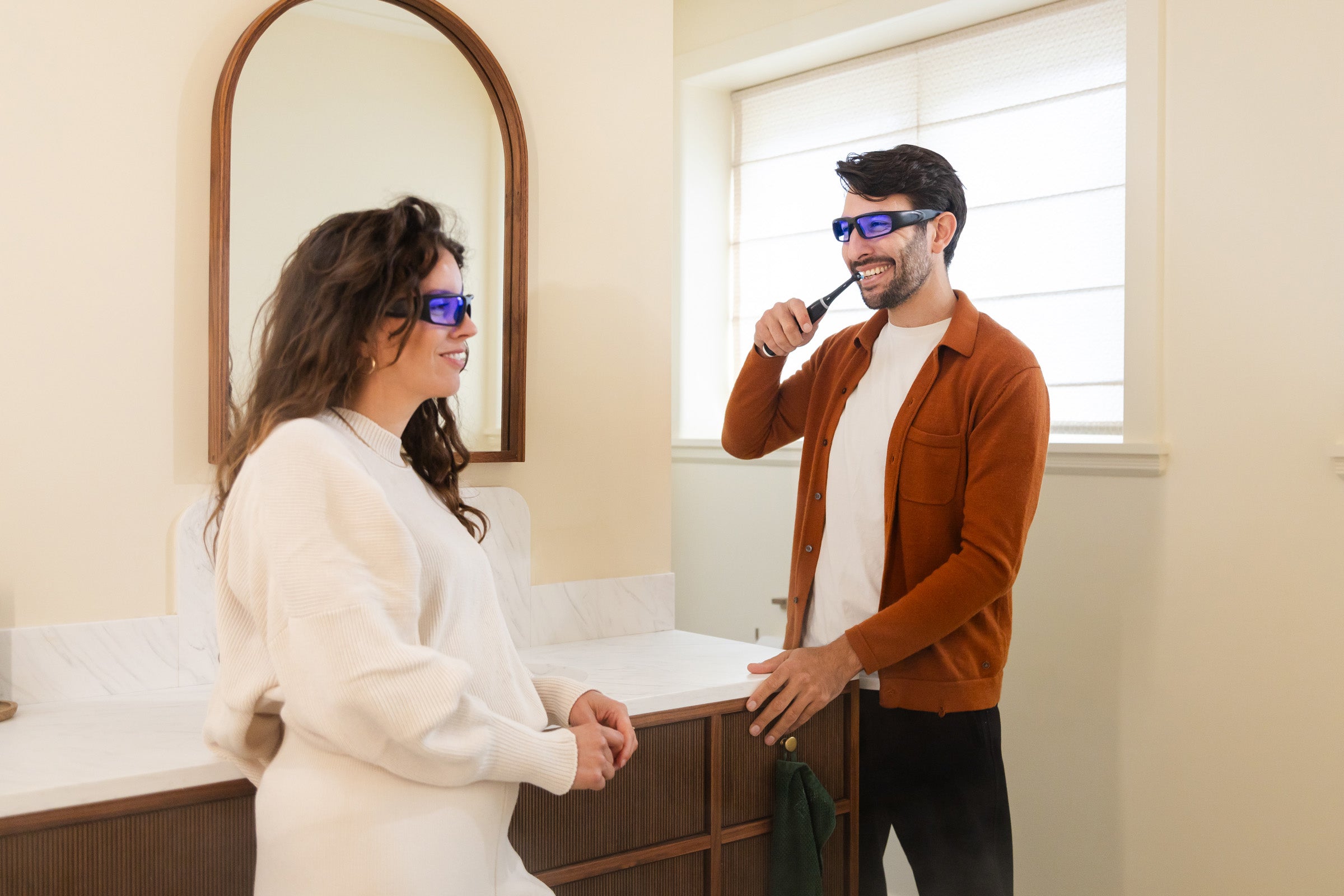 Ook zo moe nu het ’s ochtends donker is? Zo stap je toch fit je bed uit